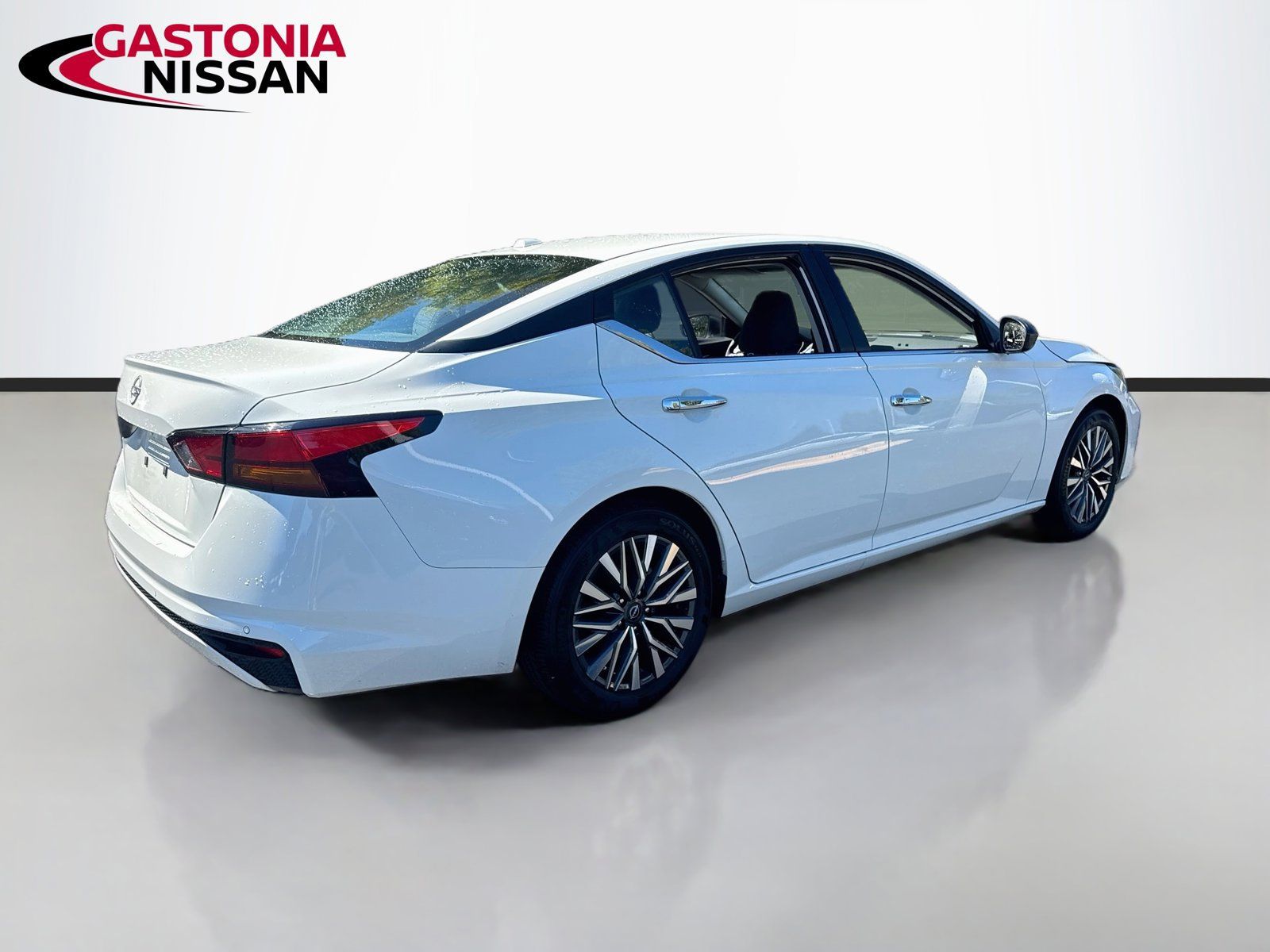 Used 2025 Nissan Altima 2.5 SV FWD image 9