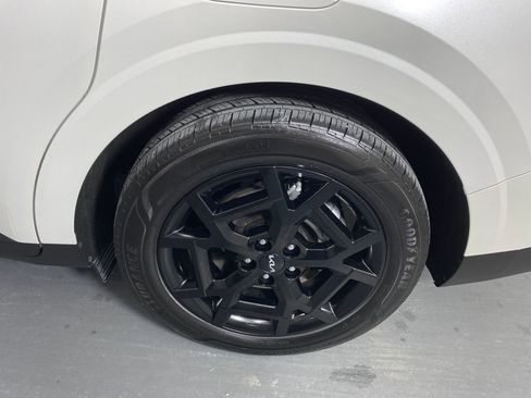 Used 2025 Kia Carnival SX Prestige image 38