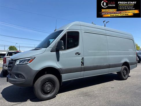 Used 2024 Mercedes-Benz Sprinter 2500 image 3