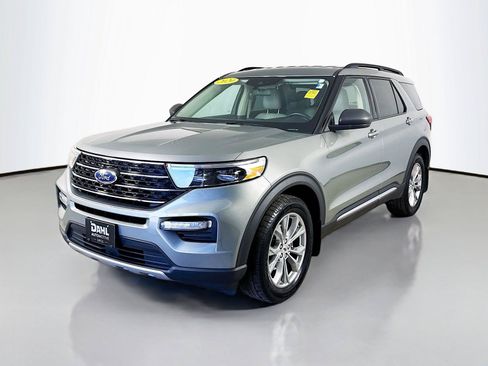 Used 2020 Ford Explorer XLT w/ Equipment Group 202A AWD/4WD image 4