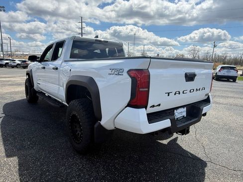 Used 2025 Toyota Tacoma TRD Off-Road image 5