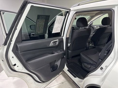 Used 2020 Nissan Pathfinder S AWD/4WD image 21