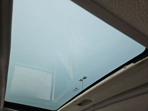 Used 2004 Cadillac Escalade Base image 16