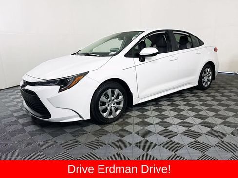 Certified 2025 Toyota Corolla LE FWD image 3