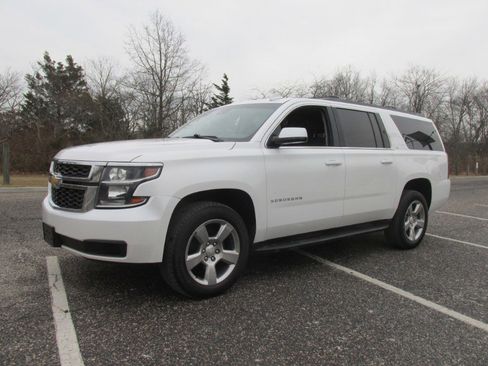 Used 2018 Chevrolet Suburban LT image 7