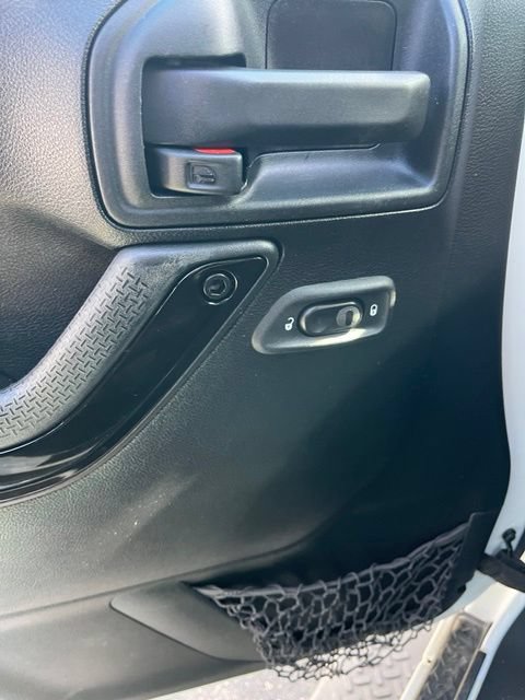 Used 2016 Jeep Wrangler Unlimited Sahara AWD/4WD image 12