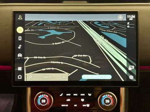 Used 2023 Land Rover Range Rover Long Wheelbase SE image 13