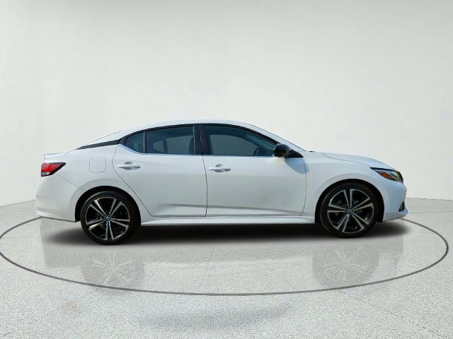 Used 2022 Nissan Sentra SR w/ SR Premium Package FWD image 2
