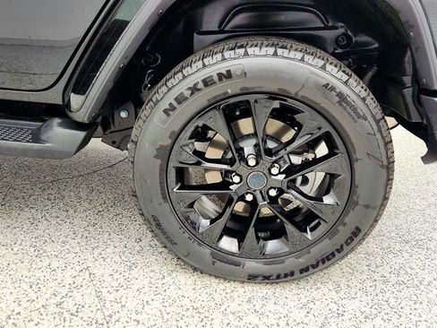 Used 2025 Jeep Wrangler Unlimited Sahara image 9