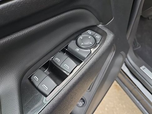 Used 2023 Chevrolet Equinox Premier FWD image 31