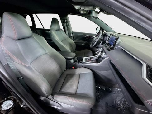 Used 2021 Toyota RAV4 SE w/ Weather & Moonroof Package image 29