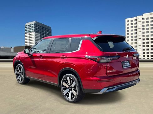 New 2025 Mitsubishi Outlander SE image 3