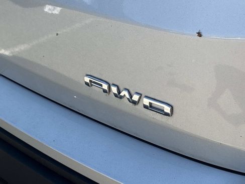 Used 2022 GMC Terrain SLE w/ Driver Convenience Package image 10