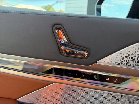 Used 2023 BMW i7 xDrive60 w/ Executive Package 2 image 11