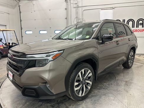 Used 2025 Subaru Forester Touring image 13