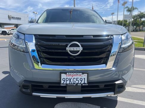 Used 2024 Nissan Pathfinder Platinum w/ Cargo Package FWD image 8