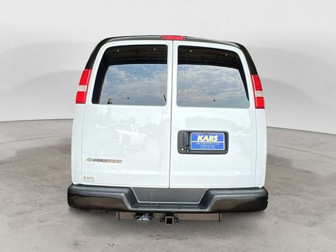 Used 2018 Chevrolet Express 3500 LS w/ Cold Climate Package RWD image 5