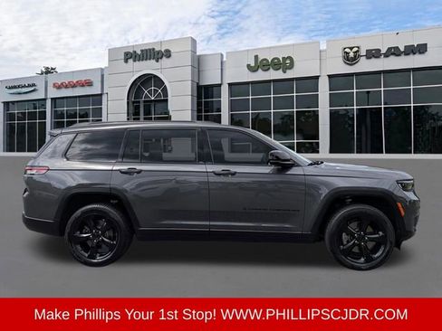 Used 2023 Jeep Grand Cherokee L Laredo AWD/4WD image 2