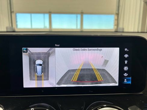 Used 2023 Mercedes-Benz GLB 250 4MATIC image 21