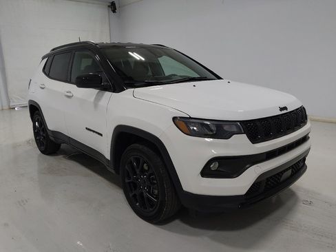 Used 2023 Jeep Compass Latitude w/ Convenience Group AWD/4WD image 13
