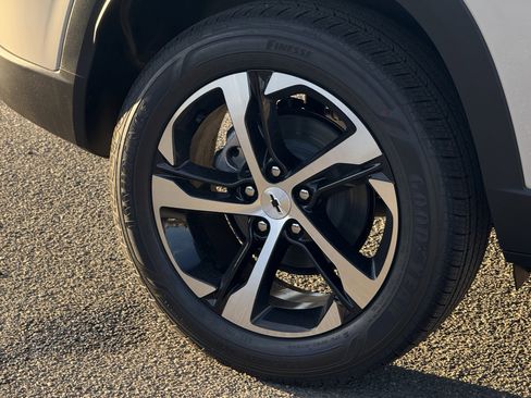 New 2026 Chevrolet Trax RS w/ Sunroof Package image 29