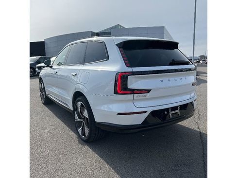 Used 2025 Volvo EX90 Plus image 4