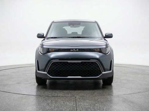 Used 2025 Kia Soul LX w/ LX Technology Package FWD image 2