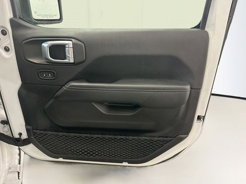 Used 2023 Jeep Wrangler Sahara image 33