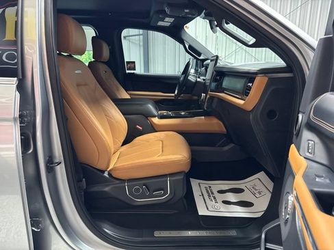 Used 2024 Ford Expedition Platinum AWD/4WD image 30