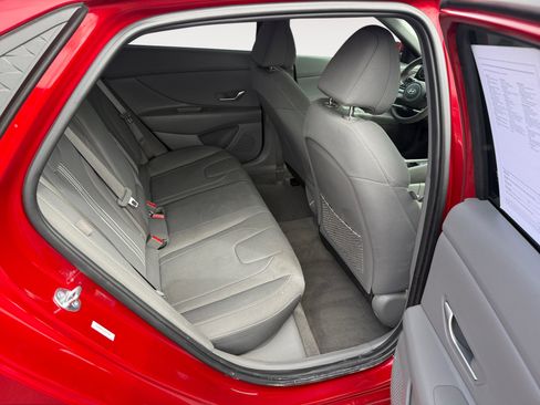 Used 2025 Hyundai Elantra SEL w/ Cargo Package FWD image 18