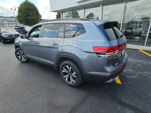 Used 2025 Volkswagen Atlas SE AWD/4WD image 7