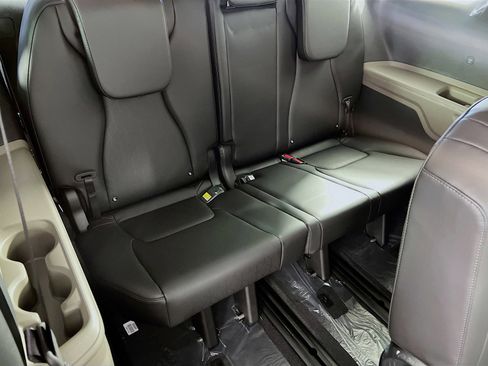 New 2026 Kia Carnival LXS FWD image 25