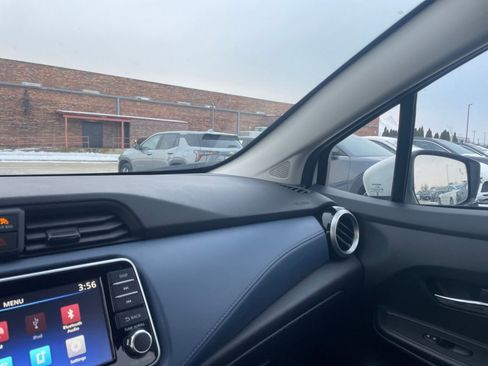 Used 2025 Nissan Versa SV image 35