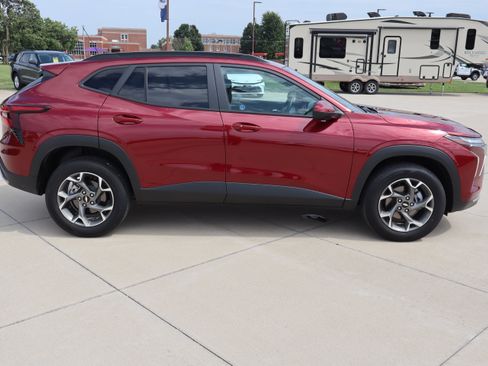 Used 2024 Chevrolet Trax LT w/ Driver Confidence Package FWD image 4