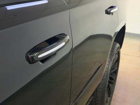 Used 2018 Cadillac Escalade Platinum RWD image 7