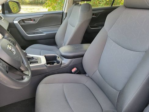 Used 2025 Toyota RAV4 XLE FWD image 19
