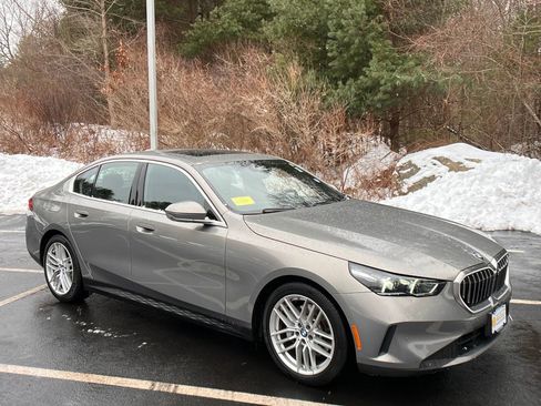 Used 2024 BMW 530i xDrive w/ Premium Package image 7