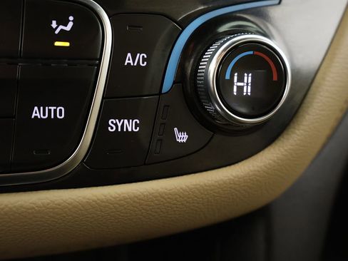 Used 2023 Chevrolet Equinox Premier image 48