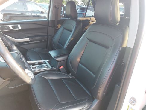Used 2023 Ford Explorer XLT w/ Equipment Group 202A AWD/4WD image 16