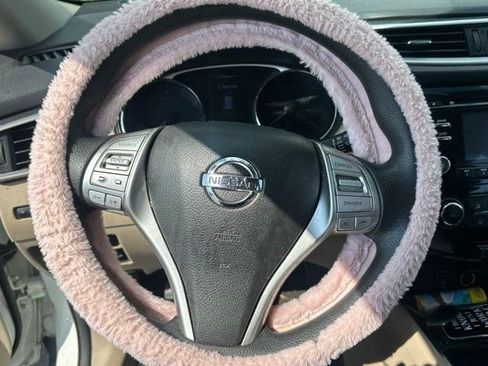 Used 2016 Nissan Rogue S w/ Appearance Package AWD/4WD image 11