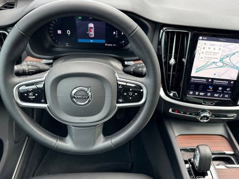 Used 2025 Volvo V60 B5 Cross Country Plus AWD/4WD image 14