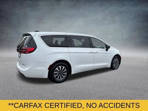 Used 2024 Chrysler Pacifica Limited FWD image 4