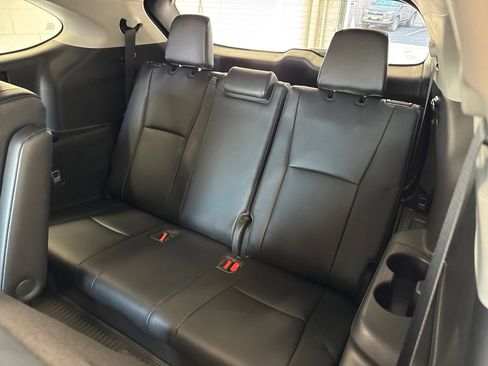 Used 2023 Toyota Highlander XLE AWD/4WD image 41