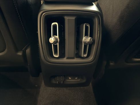 Used 2021 Volvo XC40 P8 Recharge image 26