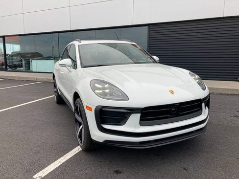 Used 2025 Porsche Macan image 19