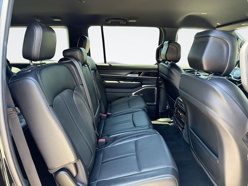 Used 2024 Jeep Wagoneer L Series II w/ Flexible Seating Group AWD/4WD image 30