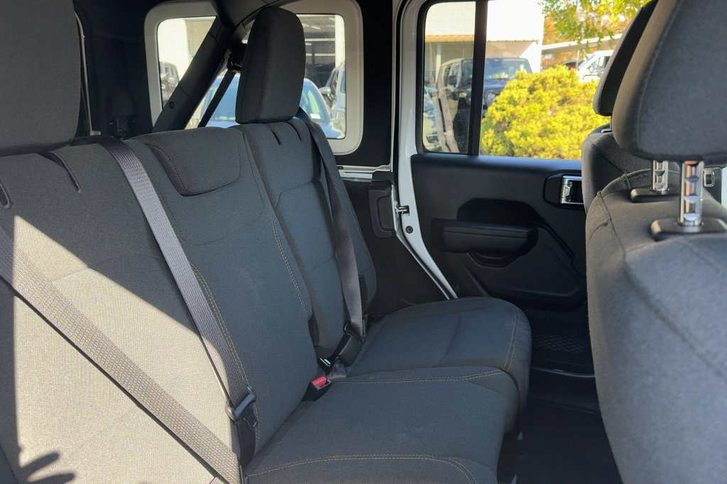 Used 2025 Jeep Wrangler Unlimited Sport AWD/4WD image 13