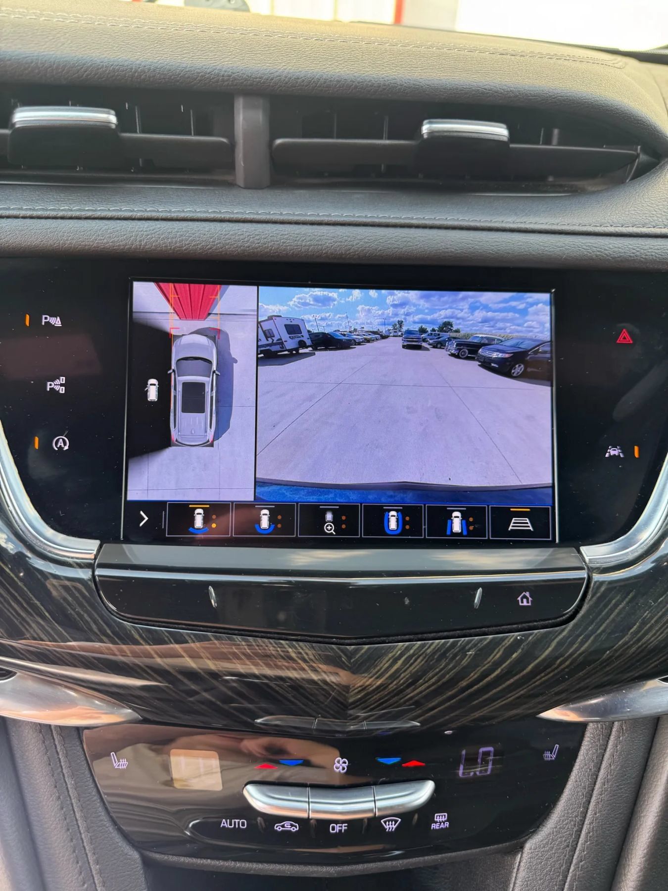 Used 2020 Cadillac XT6 Premium Luxury FWD image 12