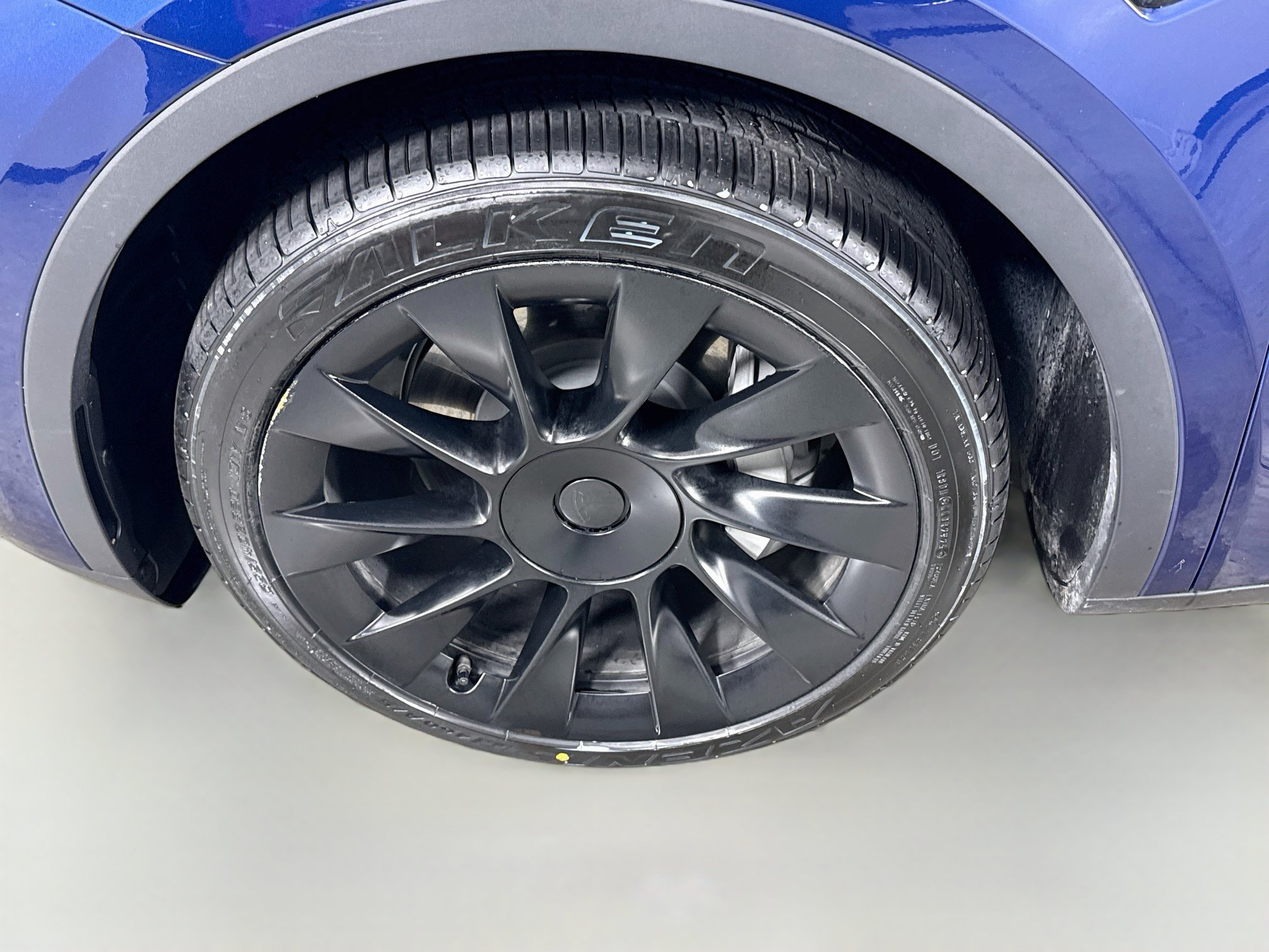 Used 2023 Tesla Model Y Long Range AWD/4WD image 28
