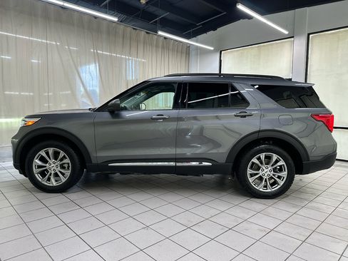 Used 2022 Ford Explorer XLT w/ Equipment Group 202A AWD/4WD image 8